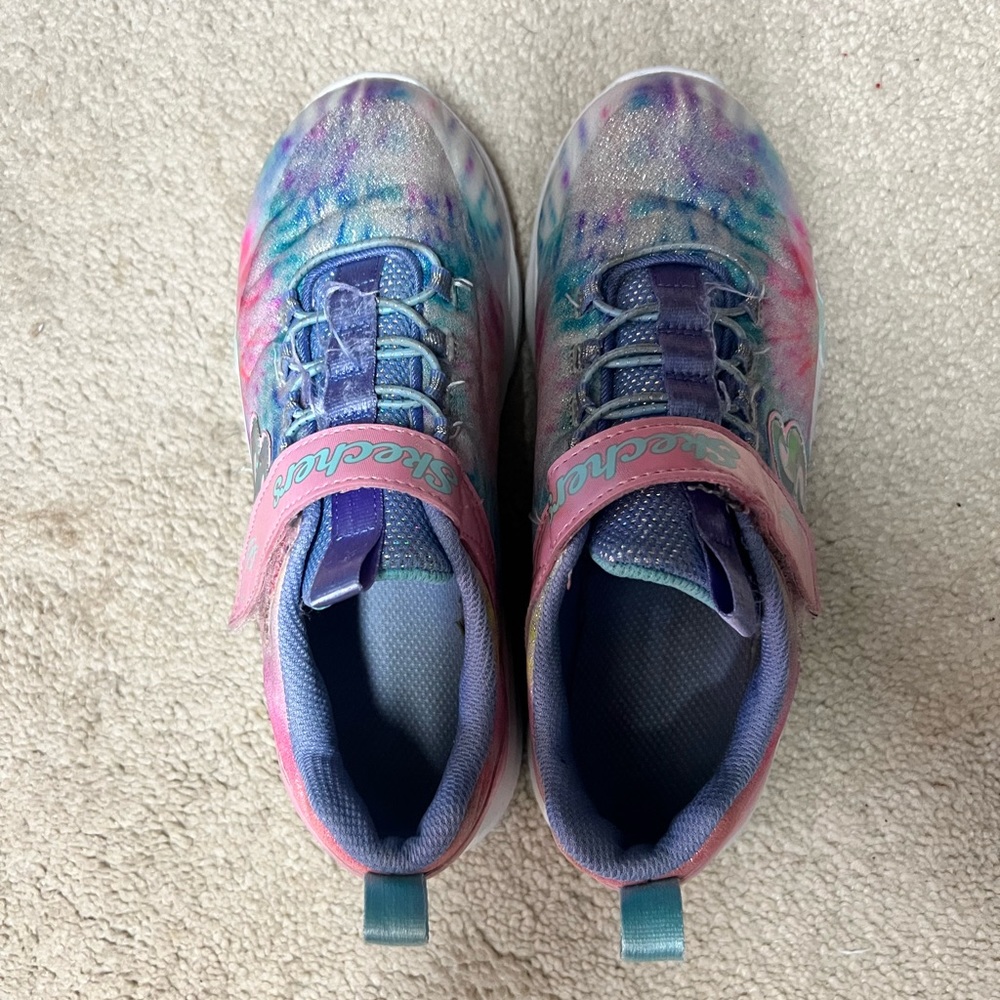 Girls size 4 Sketcher sneakers